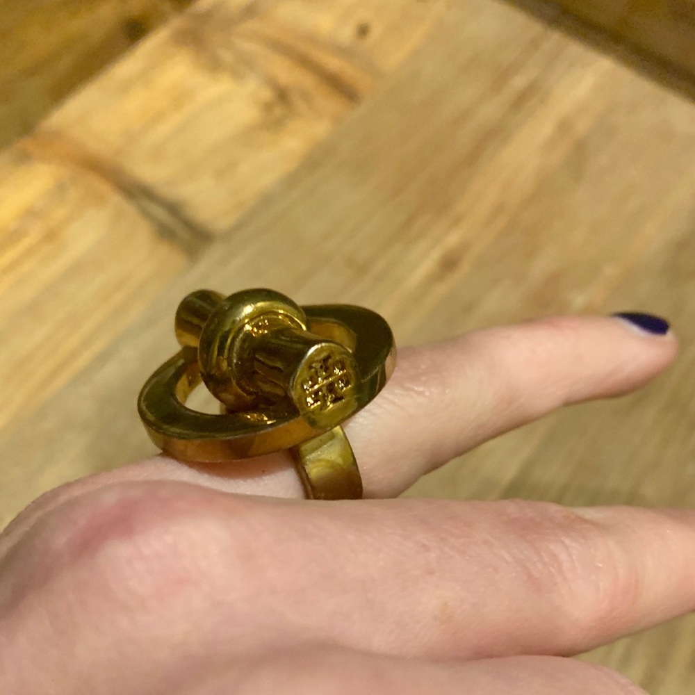 Tory Burch Round Toggle Gold Statement Ring - image 4